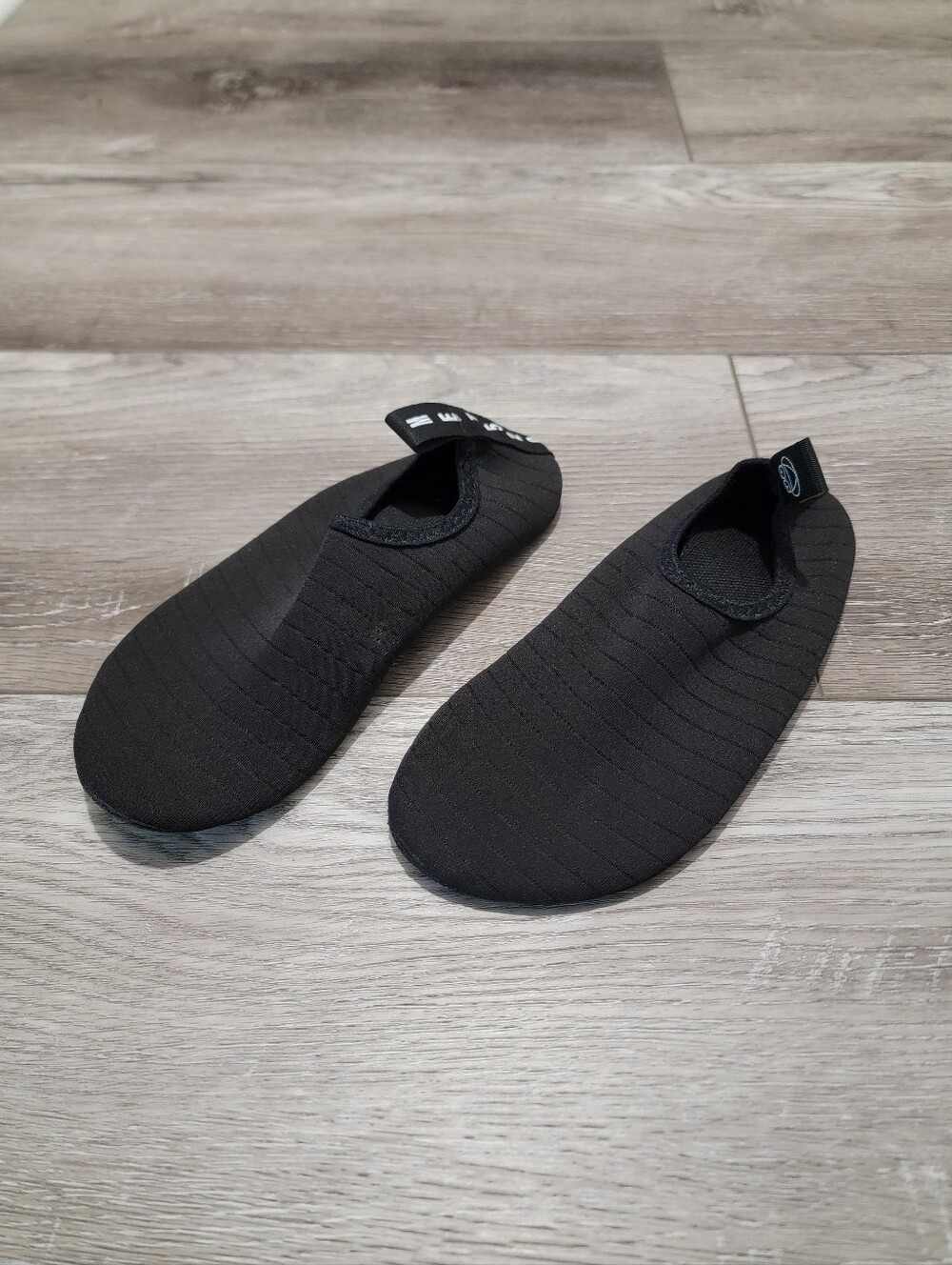 MET520 Black Slip-On Water Shoes (Sz 38/39)